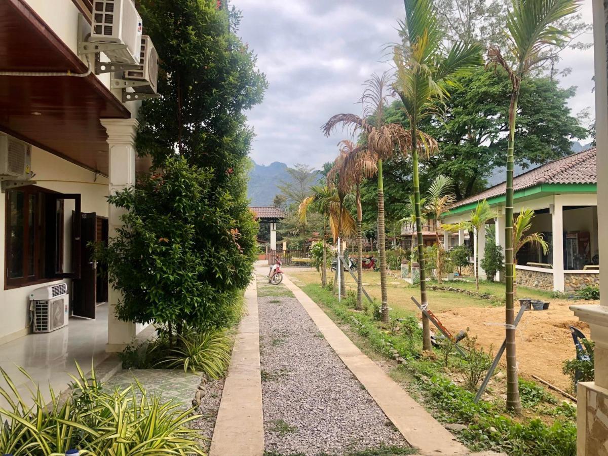 Vang vieng Garden Hotel Buitenkant foto