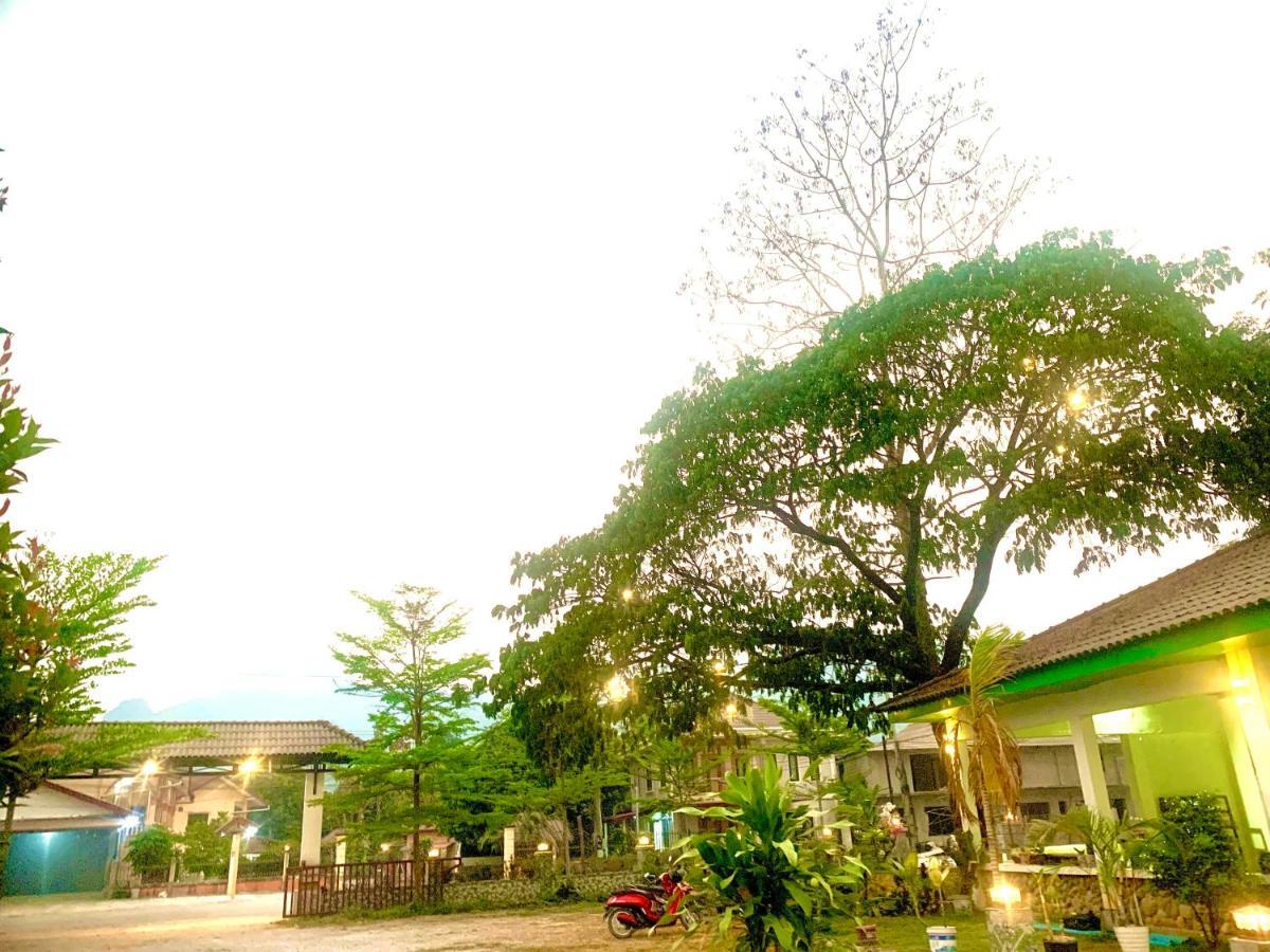 Vang vieng Garden Hotel Buitenkant foto