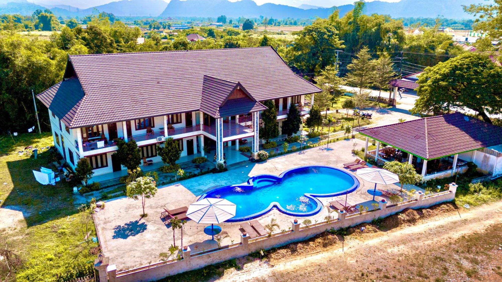 Vang vieng Garden Hotel Buitenkant foto